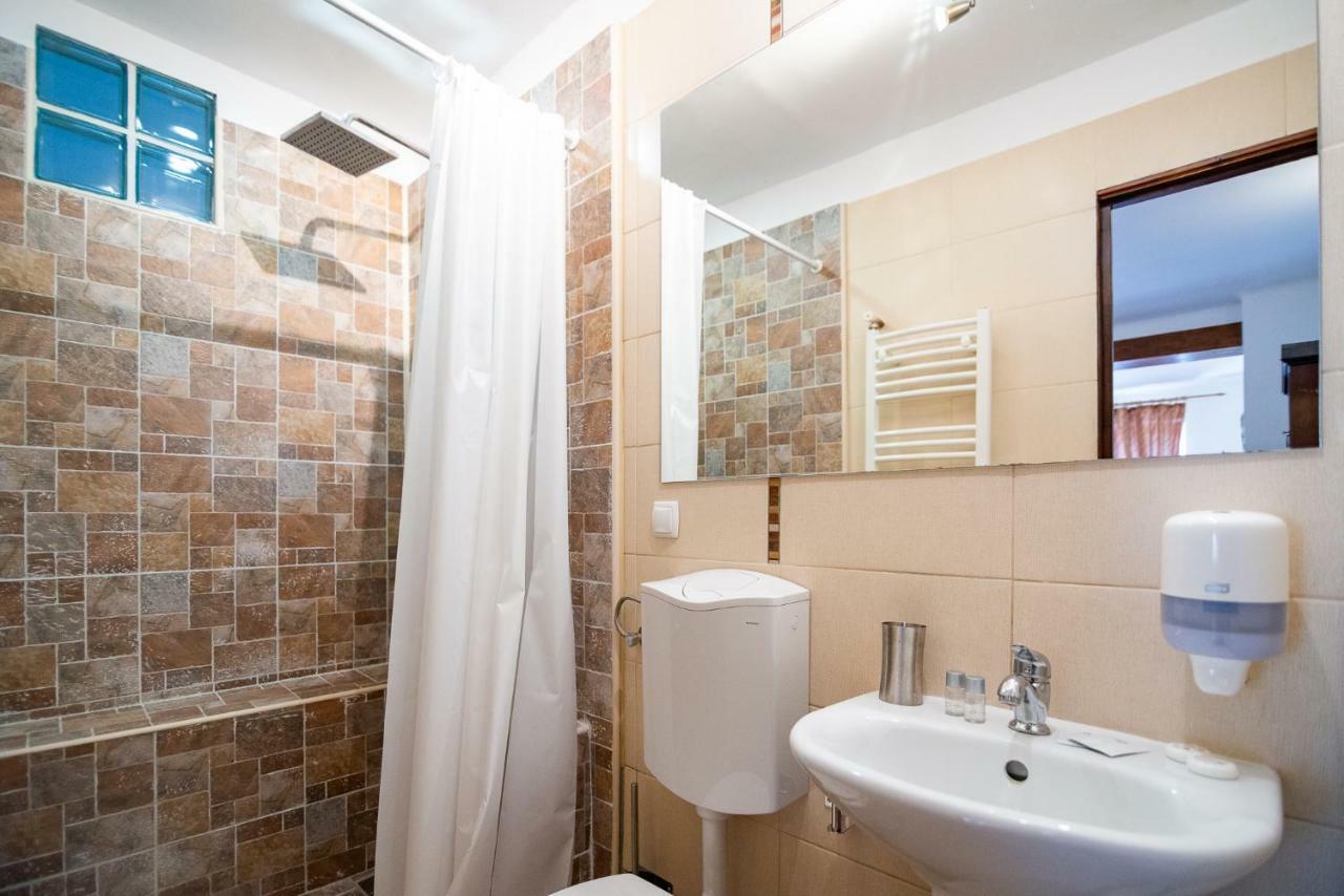 Appartement Bed&Wine In The Center Of Oradea Extérieur photo
