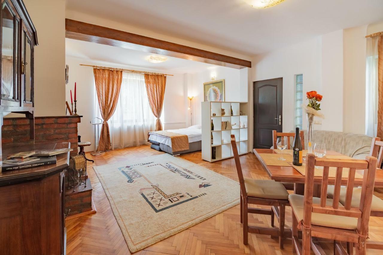 Appartement Bed&Wine In The Center Of Oradea Extérieur photo