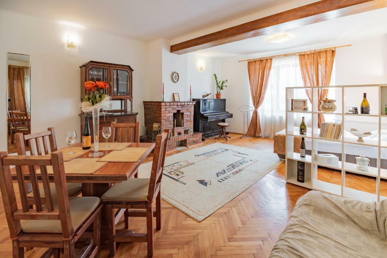 Appartement Bed&Wine In The Center Of Oradea Extérieur photo