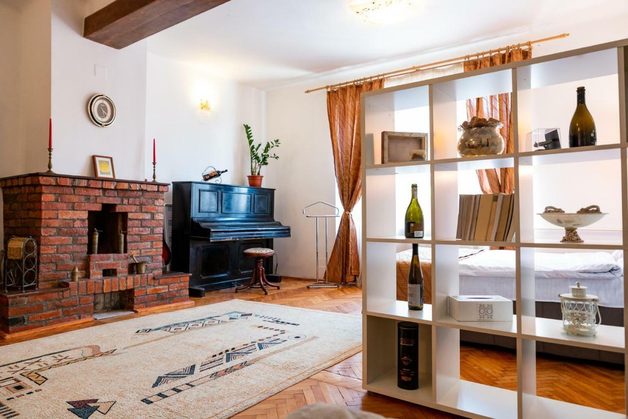 Appartement Bed&Wine In The Center Of Oradea Extérieur photo