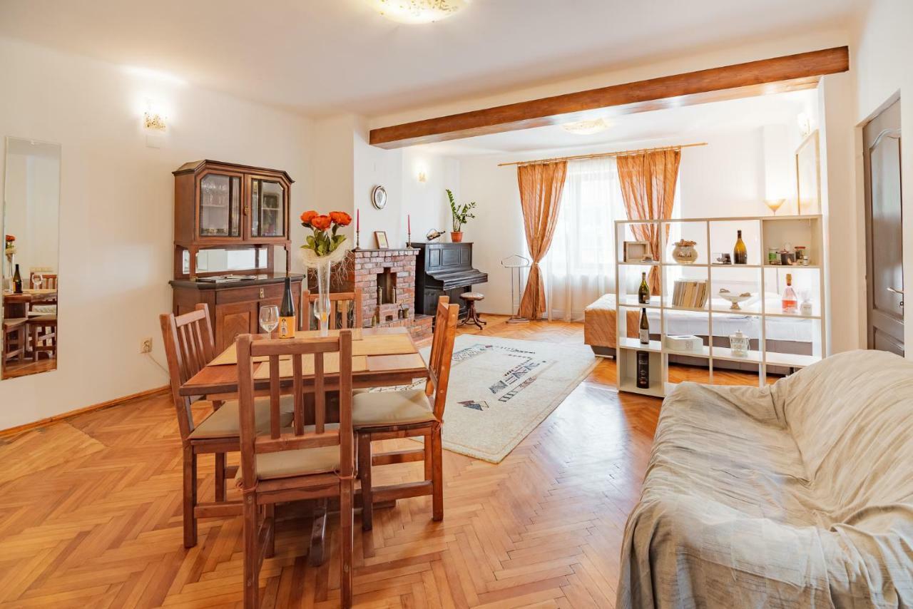 Appartement Bed&Wine In The Center Of Oradea Extérieur photo