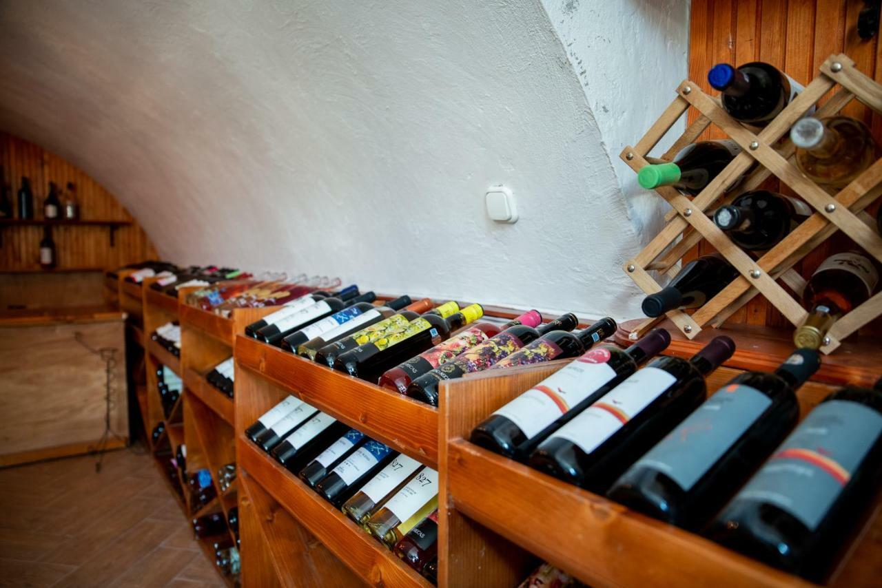Appartement Bed&Wine In The Center Of Oradea Extérieur photo